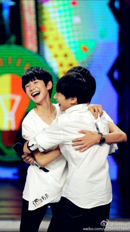 网友为王俊凯中考送祝福 揭TFboys成员私照(图