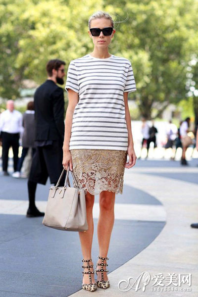 T字鞋+短裙 穿对鞋你也是<em>长腿妹</em>【8】--江西频