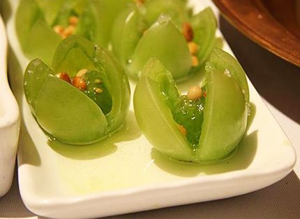 饮食警惕:鲜木耳西红柿 夏天生吃6种凉拌菜会