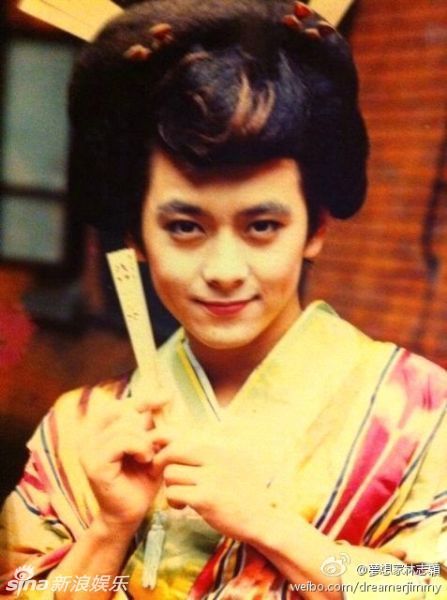 小伙化妆成嫩妹 雌雄莫辩男扮女妆大盘点(组图