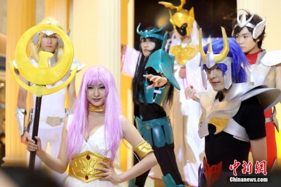 南京上演动漫COSPLAY再现星矢神话(组图)