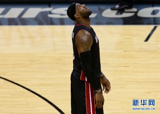 热火不敌马刺卫冕失败 三巨头无力回天黯然神