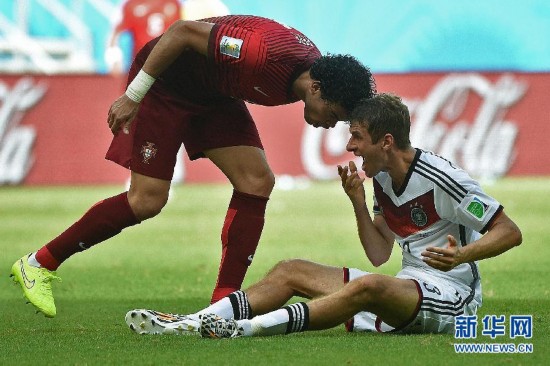 小组赛G组:佩佩顶穆勒吃红牌(图)