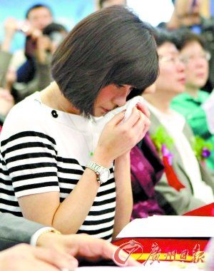 黄奕晒老公黄毅清家暴证据 明星夫妻狗血内战