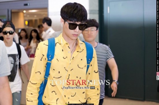 EXO结束《快乐大本营》录制 穿棒球帽+墨镜