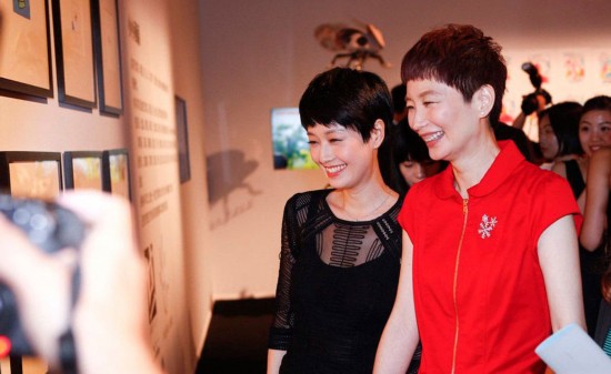 马伊璃开工挣钱养家 文章低调菜场买肉