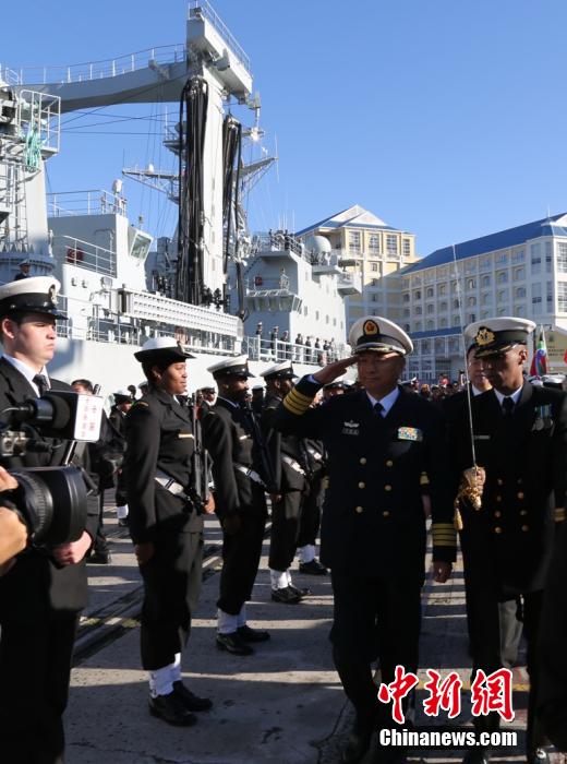 中国海军舰艇编队访问南非港口开普敦(组图)