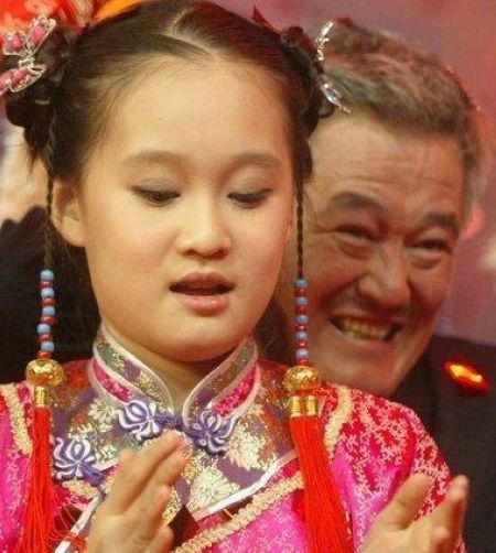 揭矮挫丑男星的神秘娇妻:赵本山老婆高挑美艳