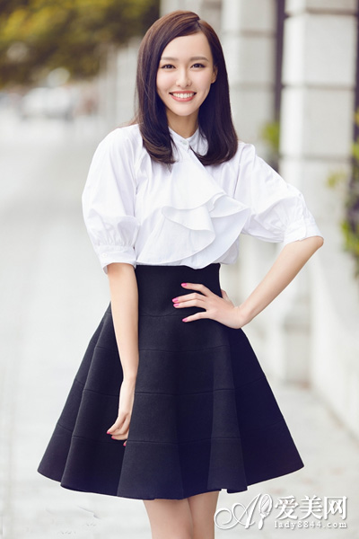 这个夏天必须有一件!不同袖长白衬衫25种搭配