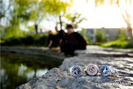 西安一大学推出毕业戒指:一戒书生勿忘初心