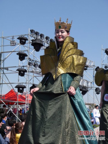 第十一届中国蒙古族服装艺术节举行 展现草原