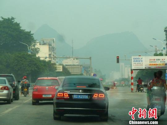 ����ȫ��һ�ֳ��湫��˽�ñ������˶�����ְͣ