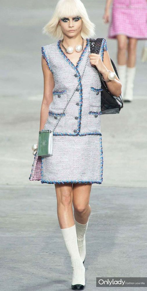 时尚精今夏必学绝招 一次拎俩包时髦抢镜chic搭