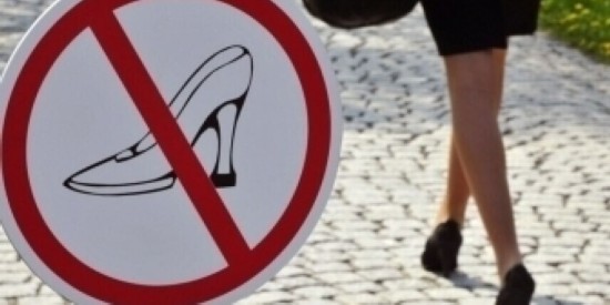 俄议员提议禁止女性穿高跟鞋 引发女性不满