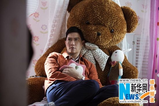 辉郑秀文爆笑炒房 鬼马牵手出演《临时同居》