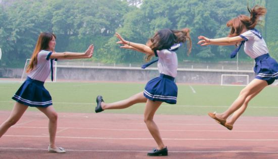 内江师院女生拍唯美毕业照引网友点赞(图)