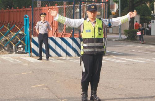 台中街头将现“帅警”执勤交通亮点让市民惊艳