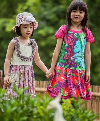 爸爸回来了最新一期视频:奥莉姐姐疼爱甜馨小