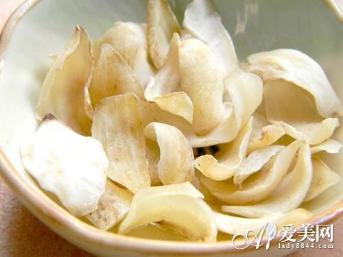 肝肾<em>气血不足</em>易<em>白发</em> 教你如何补肾气养秀发【