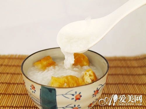 肝肾<em>气血不足</em>易<em>白发</em> 教你如何补肾气养秀发【