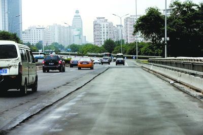 二环路天宁寺桥段路面大修 试铺国产新型改性沥青