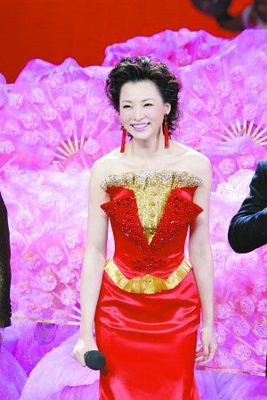 女主持人口误_主持人王冠(2)