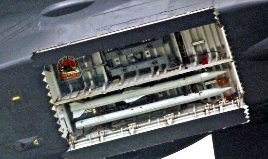 美军噩梦!歼20可比美F22先发射导弹将其击落