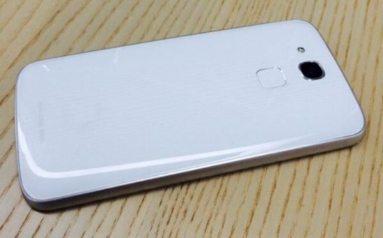 网现华为荣耀6手机照片 华为P7对比iPhone5s