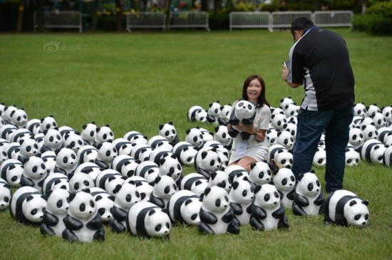 1600只纸制熊猫亮相香港维多利亚公园(图)