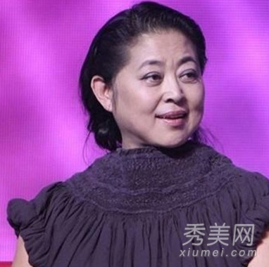 倪萍这样满脸肥肉再加上满脸褶子,还真是很有"创意"的.