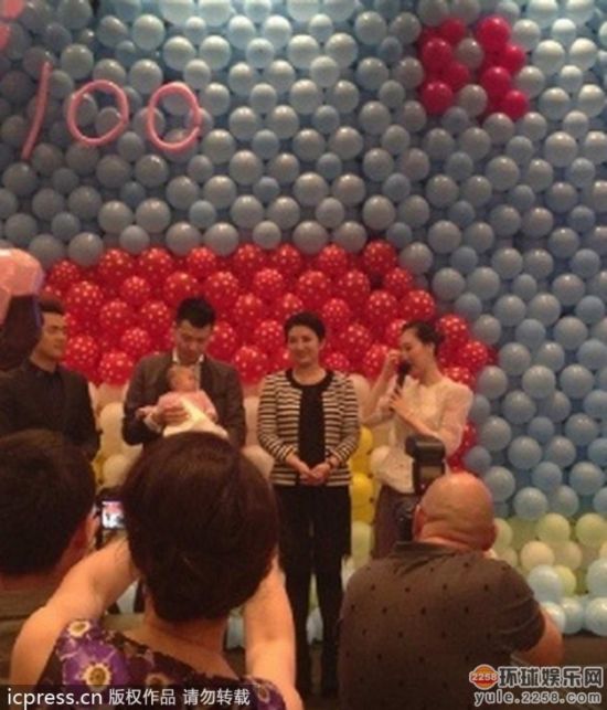 黄奕遭家暴霍思燕郝蕾齐点赞 <em>姐妹</em>情一刀两断