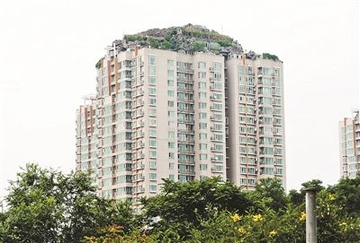 最牛违建为何十个月没拆完?城管:自拆仍在进行