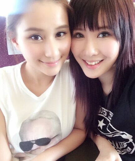 赌王千金何超莲与闺蜜购物 夜宿吴克群家中