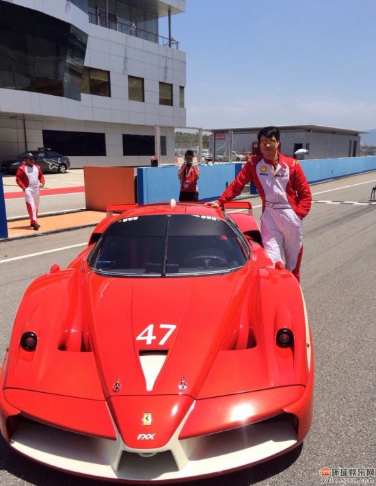 黄奕遭家暴霍思燕郝蕾齐点赞 <em>姐妹</em>情一刀两断