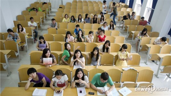 长安大学剧情版毕业照 演绎民国热血青年