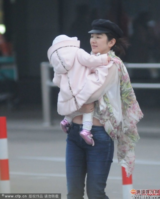 黄奕遭家暴霍思燕郝蕾齐点赞 <em>姐妹</em>情一刀两断