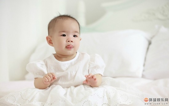 黄奕遭家暴霍思燕郝蕾齐点赞 <em>姐妹</em>情一刀两断