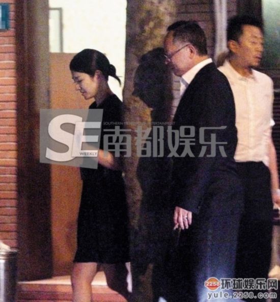 黄奕遭家暴霍思燕郝蕾齐点赞 <em>姐妹</em>情一刀两断