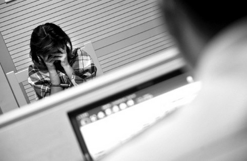 吸毒男子被父打断腿仍无法戒毒 吸毒者难以自