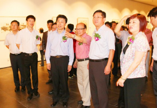 中国侨联副主席胡胜才出席加拿大华侨华人书画作品徐州展活动