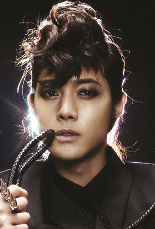 吴奇隆为新剧画眼影变老妖 男神烟熏谁最妩媚