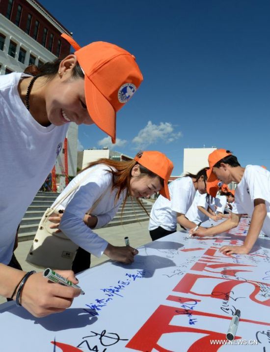 Drug samples are displayed in an anti-drug activity on International Day Against Drug Abuse and Illicit Trafficking in Lhasa, southwest China's Tibet Autonomous Region, June 26, 2014.