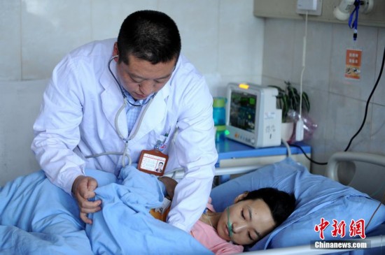 四川26岁癌症女孩病房做布偶开网店筹医疗费