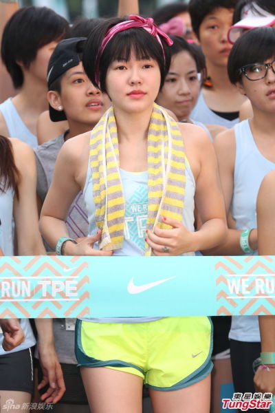 台北女子半程马拉松:小S素颜超兴奋 Selina飙泪吓坏人
