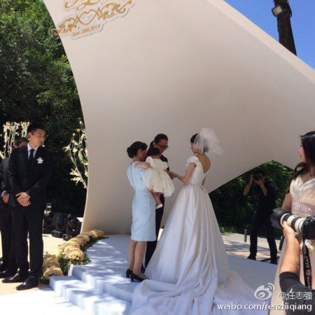 潘石屹成人潘瑞大婚现场照曝光新娘廖婧美艳儿子性感内裤图片
