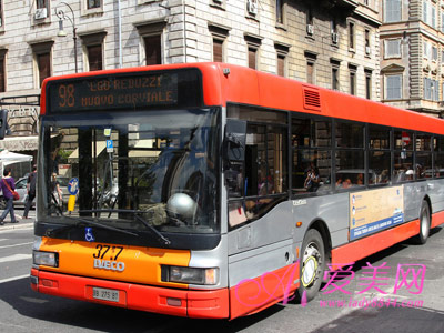 公交車上睡覺不利健康-養生警惕 公車上的3個壞習慣引爆健康危機高清圖片