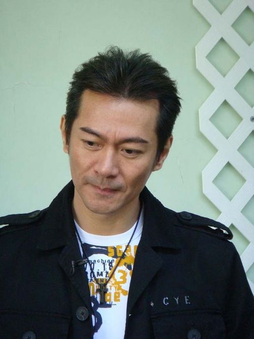 51岁江华暴瘦面颊凹陷神情憔悴 妻子称一切安好[图【5】