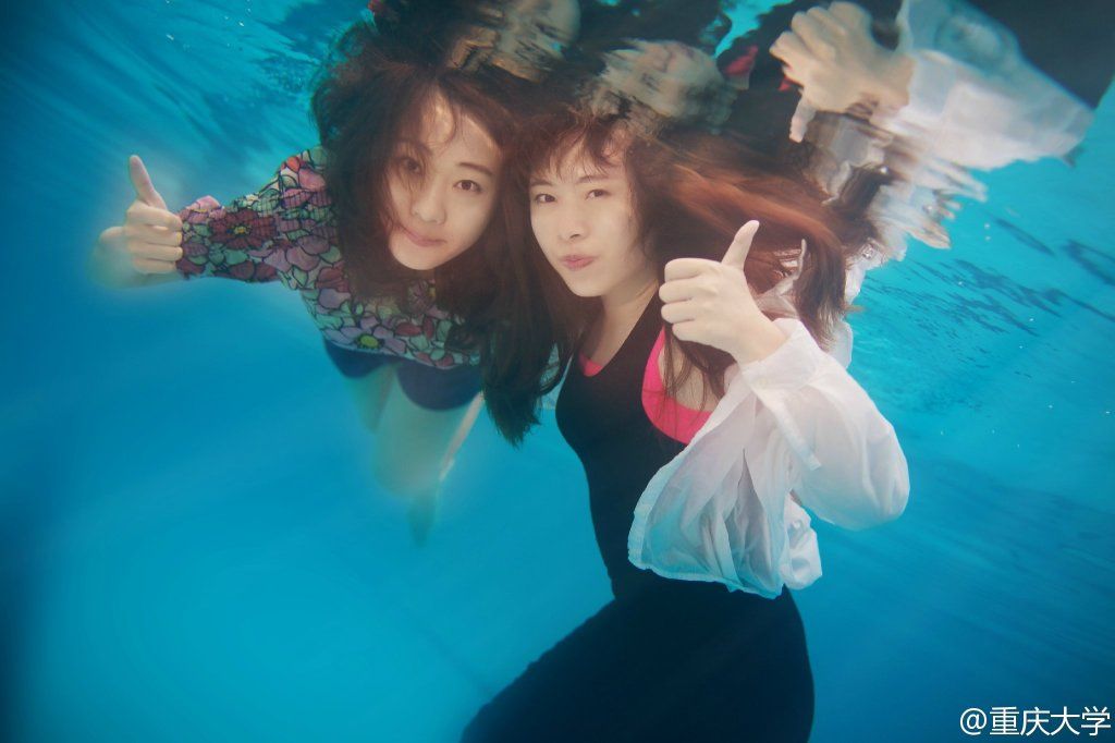 <em>女</em>大<em>学生</em>水下拍毕业照【8】--图片频道--人民网