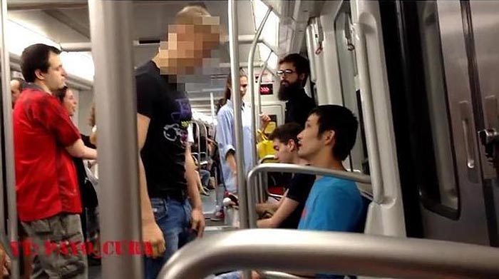 巴塞罗那华人地铁内无辜遭暴打视频网上疯传(