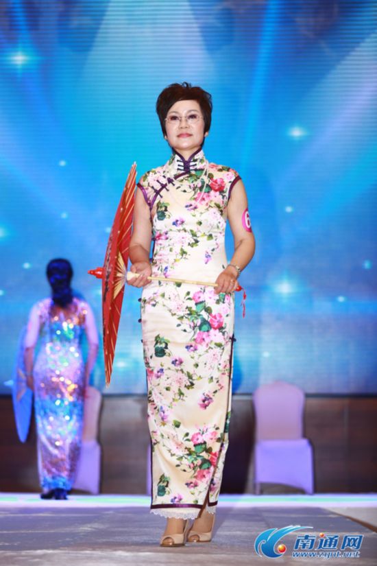 300名南通中老年女性旗袍秀展风采